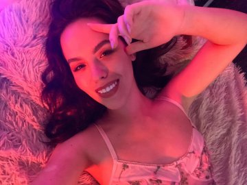 Alicia93 from Ontario,Canada