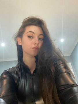 chloe98 from Ontario,Canada